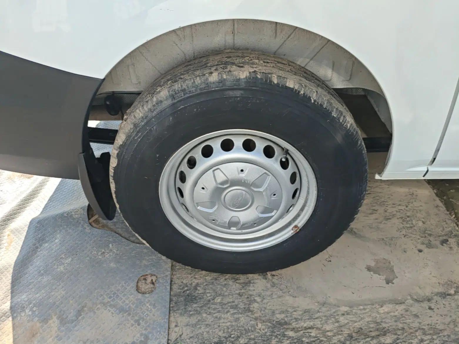 Ford Transit 2023 2.0T Diesel Manual Multifunction Commercial Vehicle Short Wheelbase Low Roof 5/6 Seats — миниатюра 11