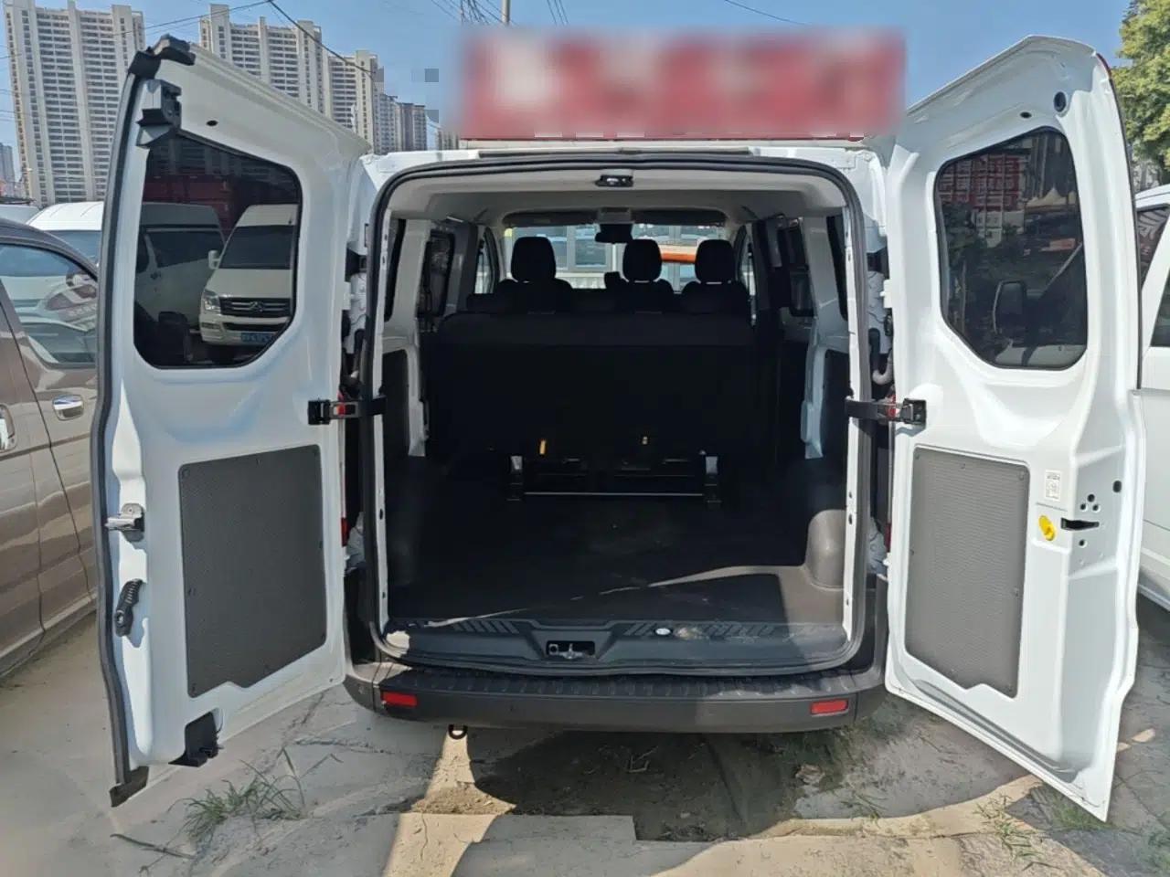 Ford Transit 2023 2.0T Diesel Manual Multifunction Commercial Vehicle Short Wheelbase Low Roof 5/6 Seats — миниатюра 22