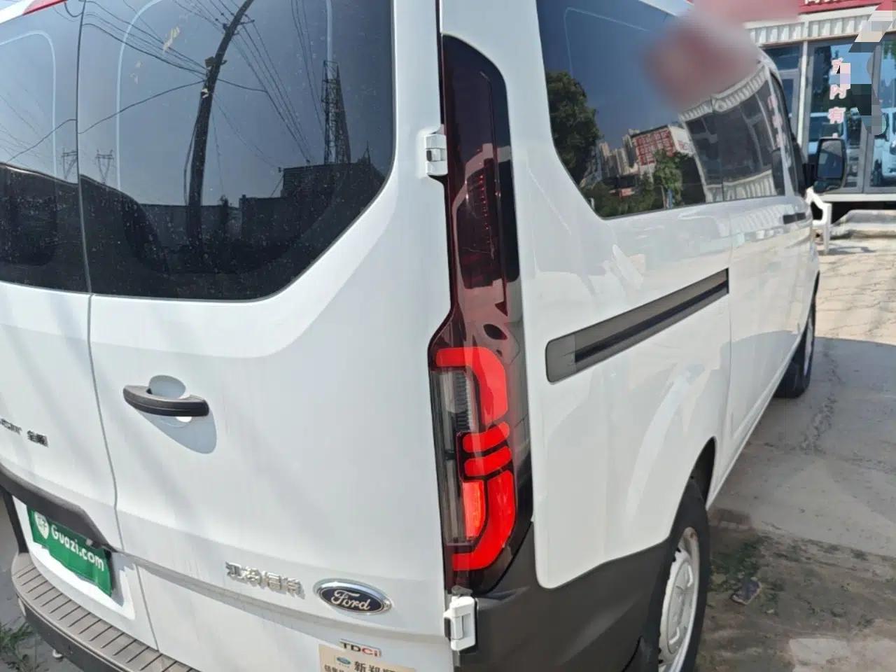 Ford Transit 2023 2.0T Diesel Manual Multifunction Commercial Vehicle Short Wheelbase Low Roof 5/6 Seats — миниатюра 9