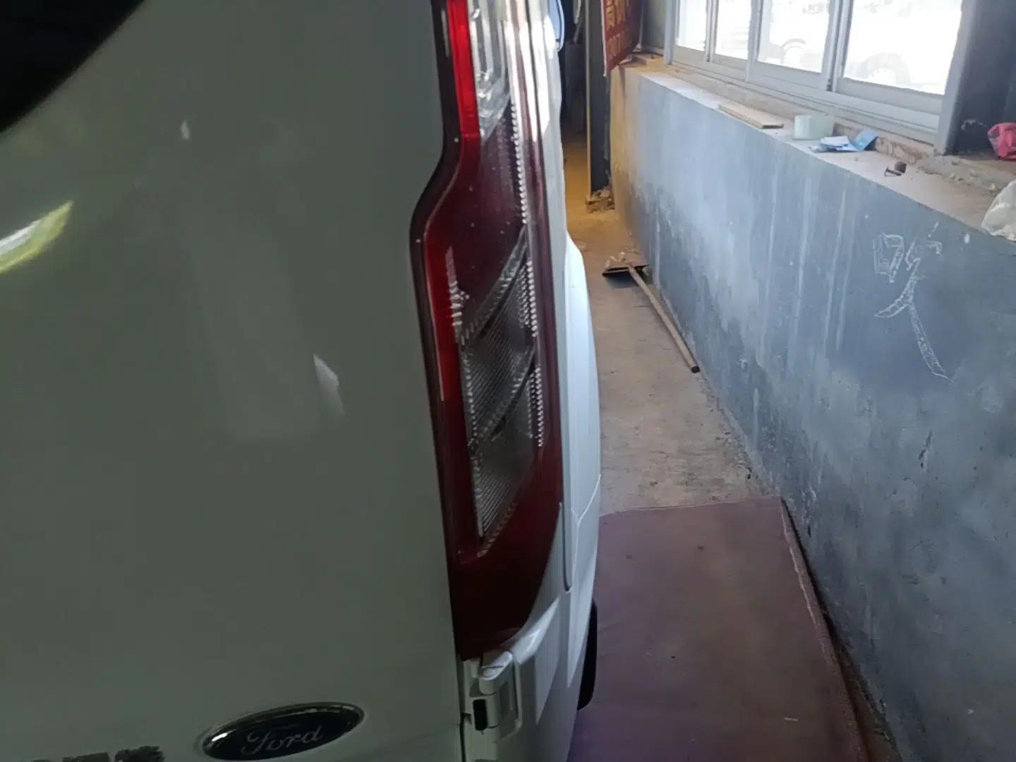 Ford Transit 2019 2.0T Diesel Commercial & Travel Mid-axle Mid-roof 9-Seater China VI — миниатюра 14