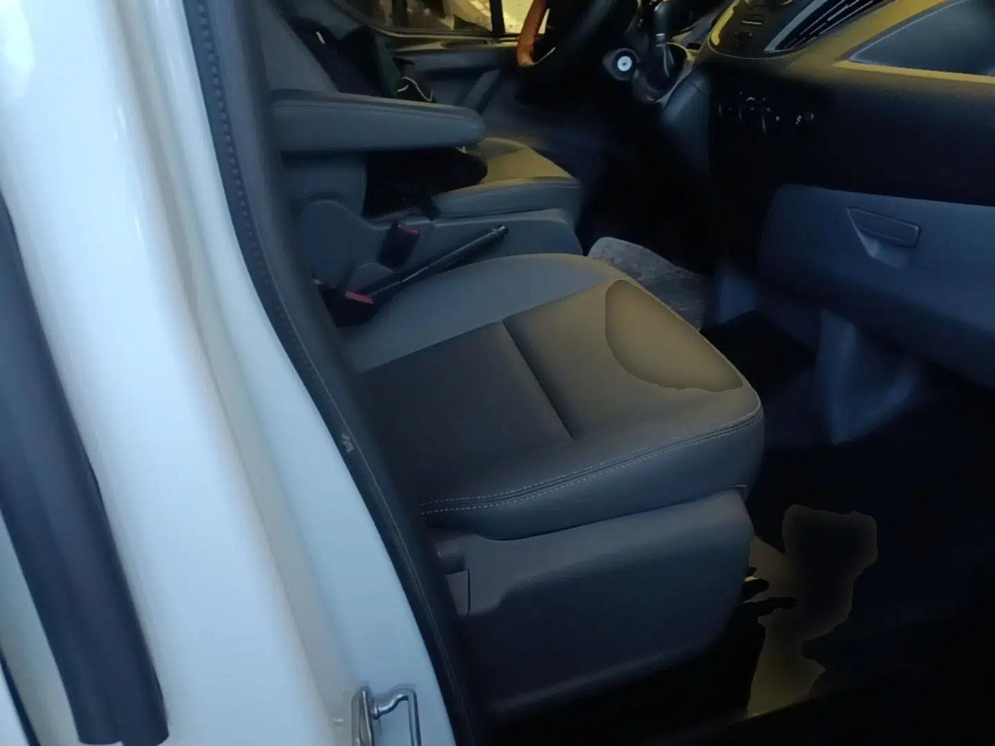 Ford Transit 2019 2.0T Diesel Commercial & Travel Mid-axle Mid-roof 9-Seater China VI — миниатюра 24