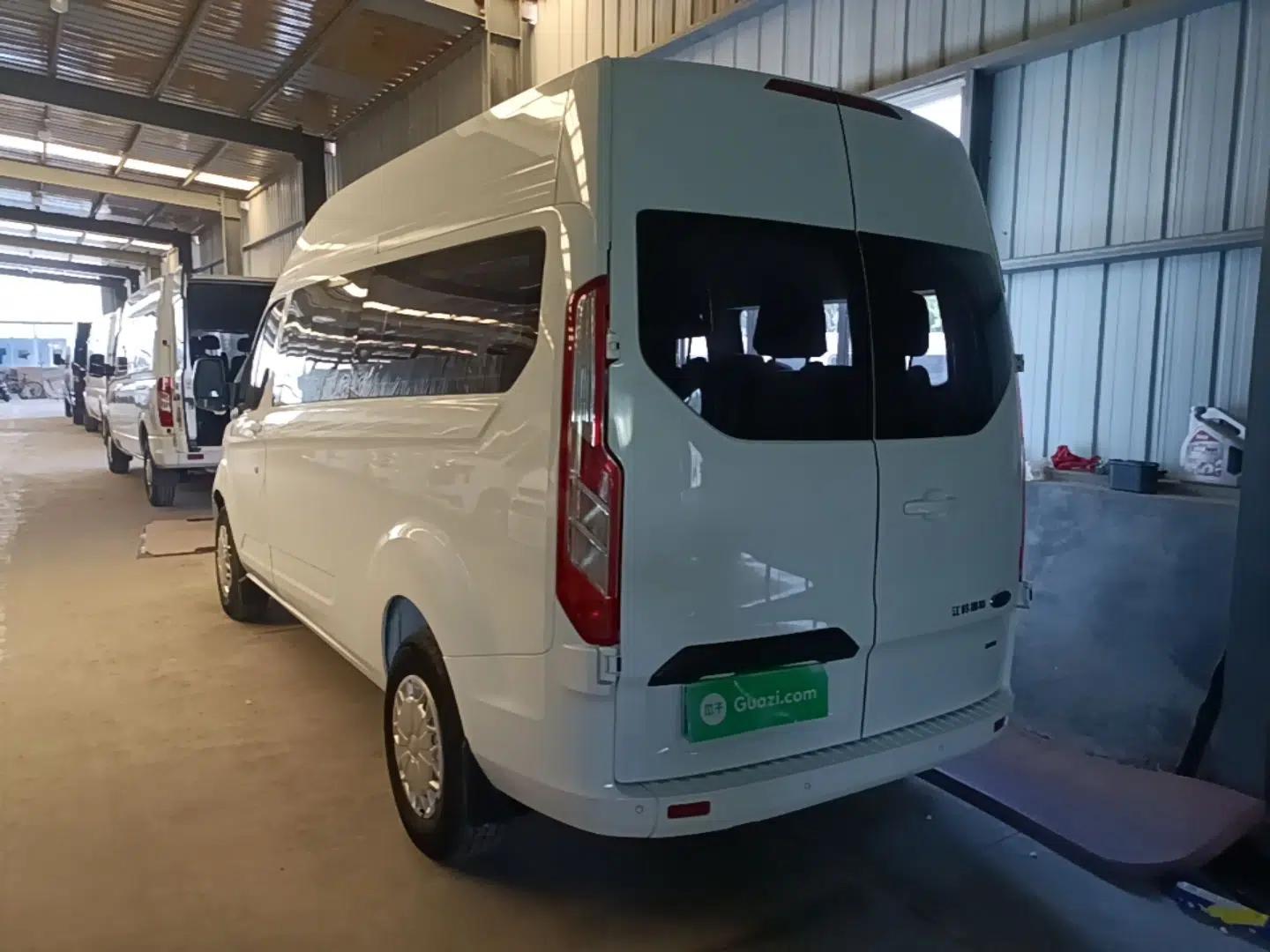 Ford Transit 2019 2.0T Diesel Commercial & Travel Mid-axle Mid-roof 9-Seater China VI — миниатюра 4