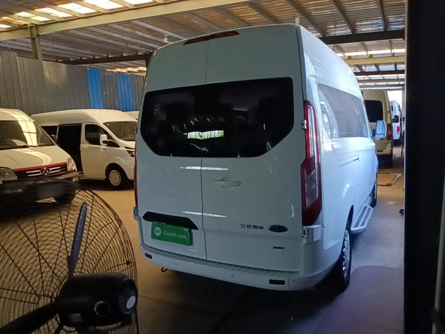Ford Transit 2019 2.0T Diesel Commercial & Travel Mid-axle Mid-roof 9-Seater China VI — миниатюра 6