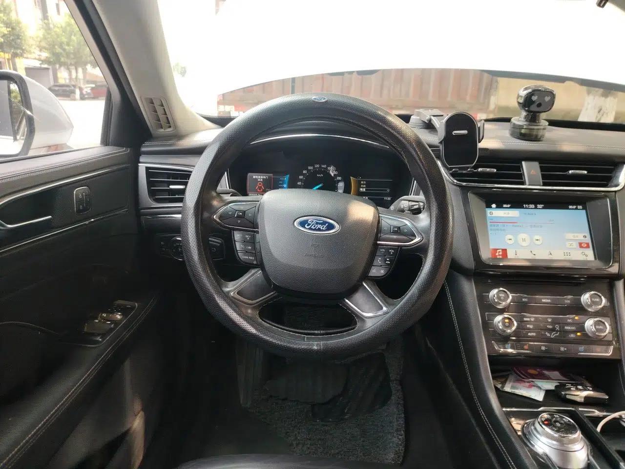 Ford Taurus 2017 EcoBoost 245 Fashion Edition — миниатюра 10