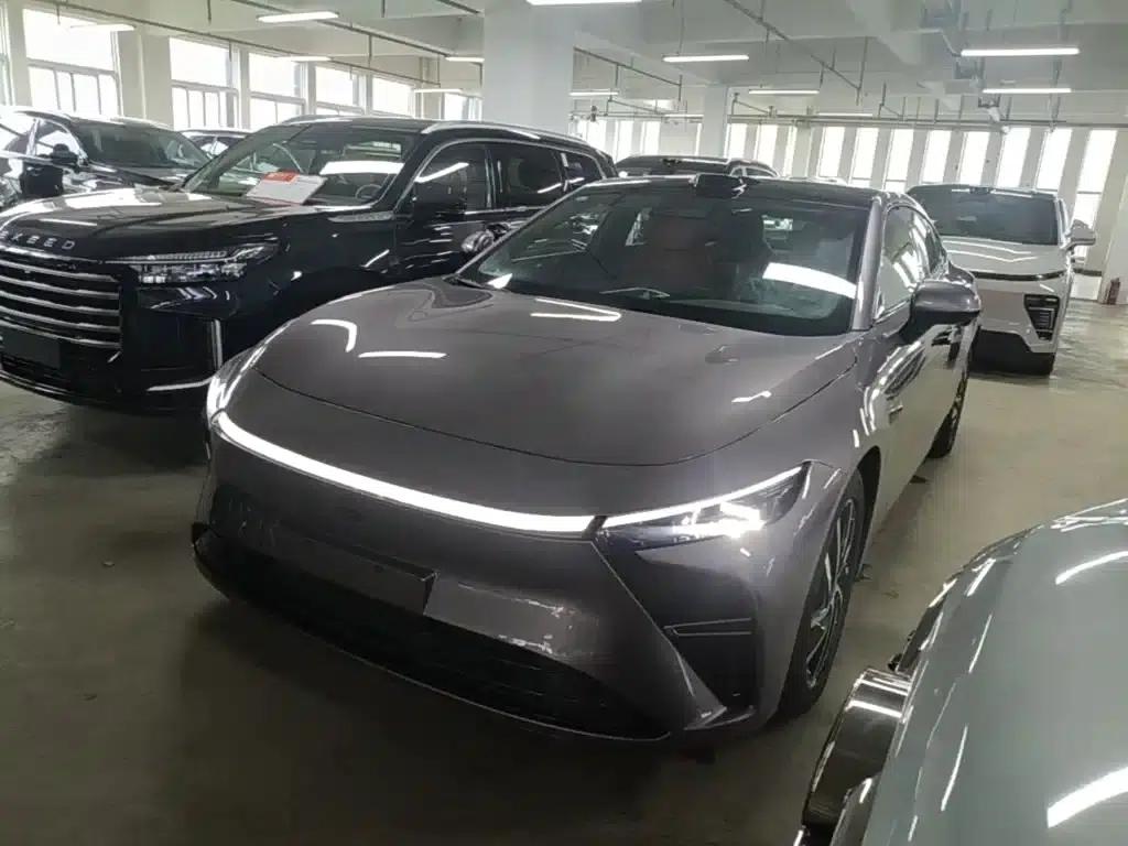 Exeed ES 2025 Range Extender Max Urban Driving Assist — миниатюра 1
