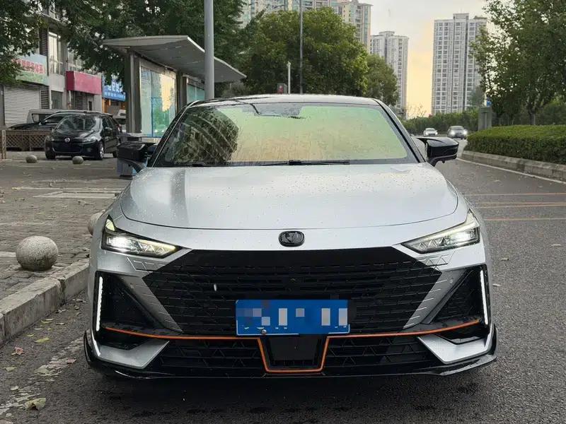 Changan UNI-V 2023 1.5T Sport Edition — миниатюра 2