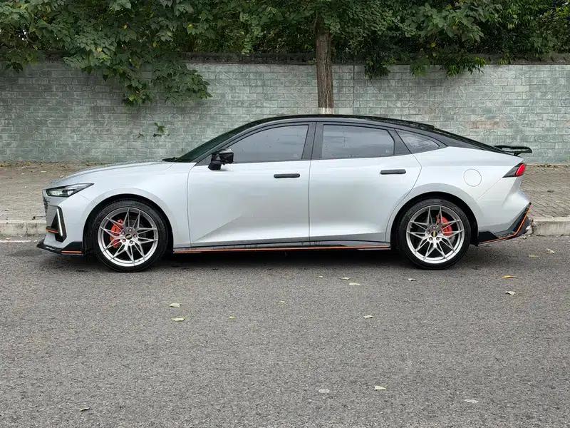 Changan UNI-V 2023 1.5T Sport Edition — миниатюра 3