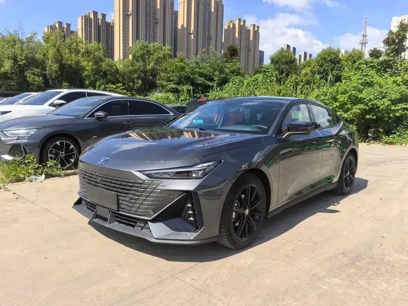 Changan UNI-V 2022 1.5T Premium Edition — миниатюра 1