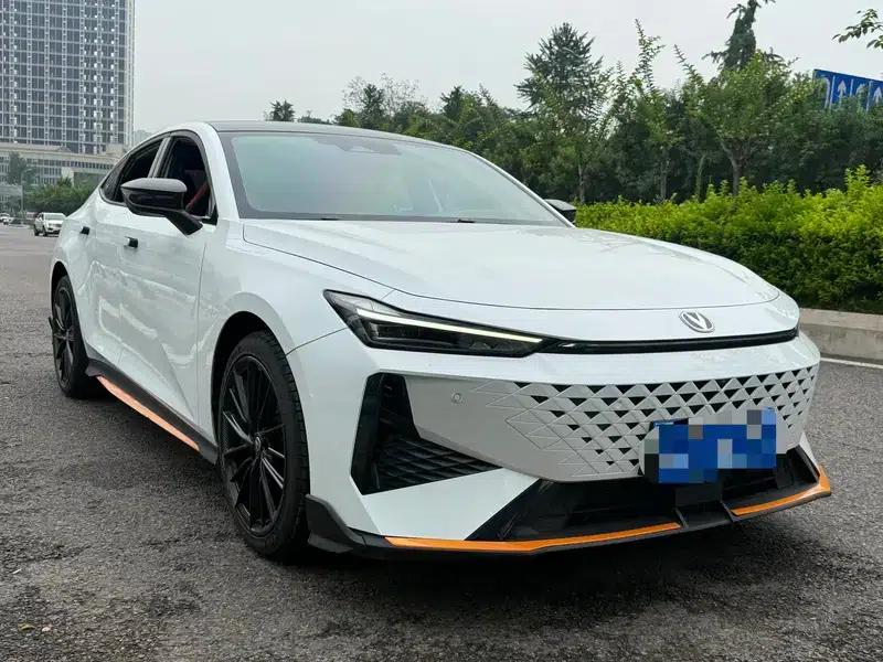 Changan UNI-V 2024 1.5T Premium Sport — миниатюра 3