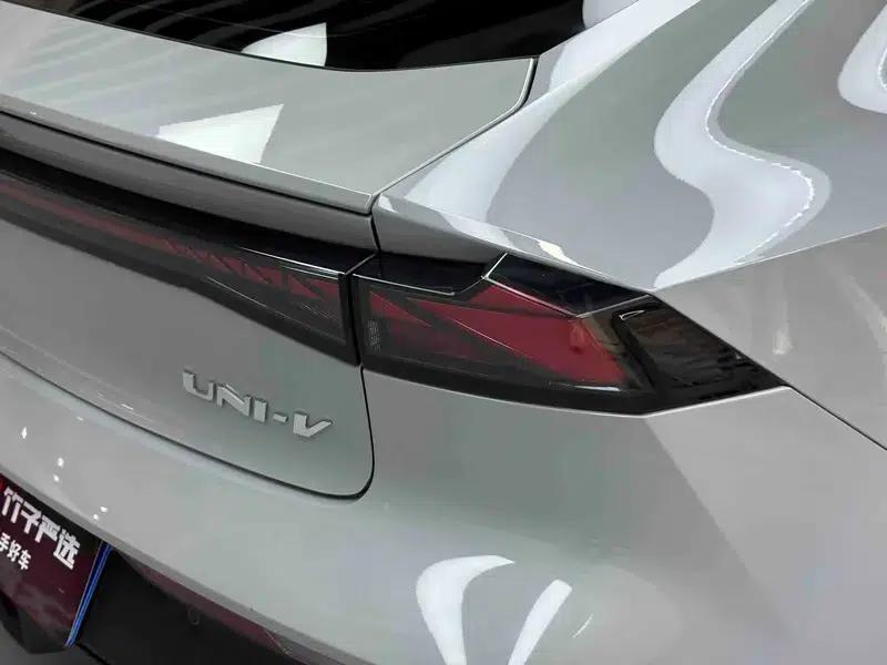 Changan UNI-V 2022 1.5T Premium Edition — миниатюра 14