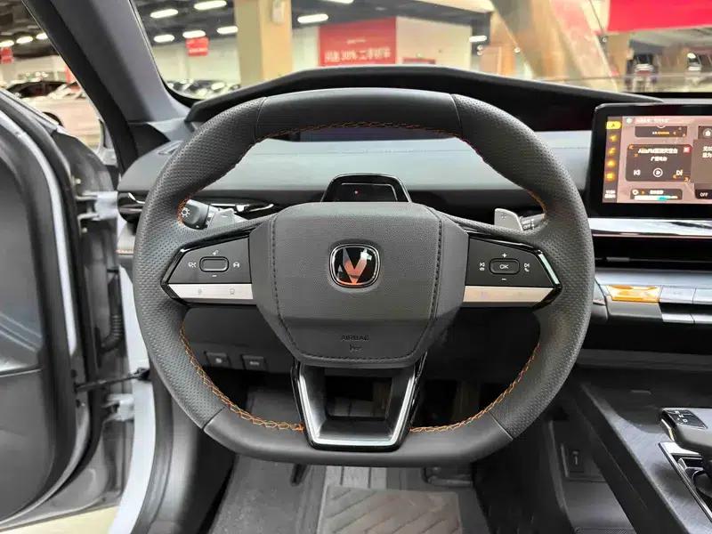 Changan UNI-V 2022 1.5T Premium Edition — миниатюра 31