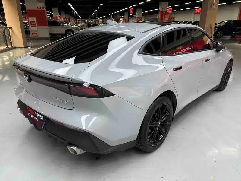 Changan UNI-V 2022 1.5T Premium Edition — миниатюра 7