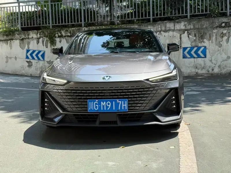 Changan UNI-V 2023 1.5T Premium Edition — миниатюра 2