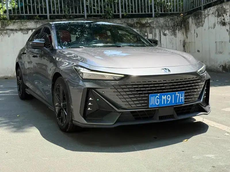Changan UNI-V 2023 1.5T Premium Edition — миниатюра 3