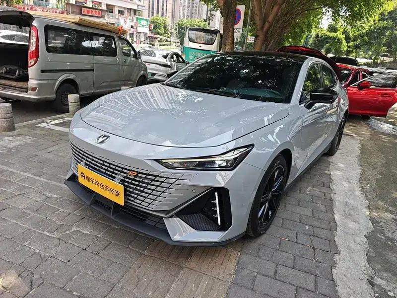 Changan UNI-V 2022 1.5T Premium Edition — миниатюра 1