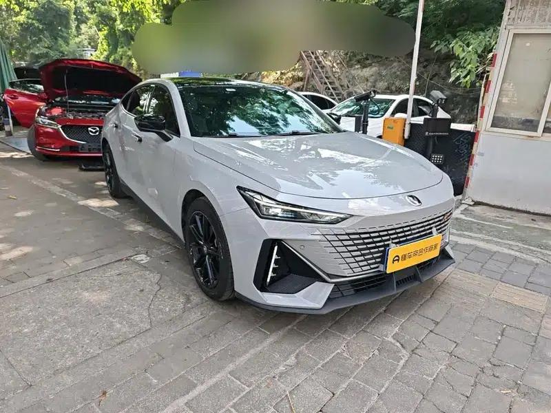 Changan UNI-V 2022 1.5T Premium Edition — миниатюра 3