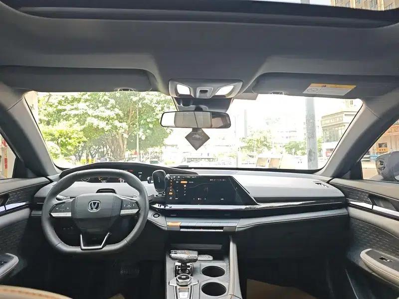 Changan UNI-V 2022 1.5T Premium Edition — миниатюра 8