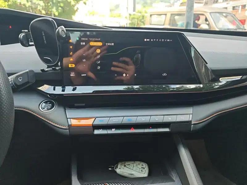 Changan UNI-V 2022 1.5T Premium Edition — миниатюра 9