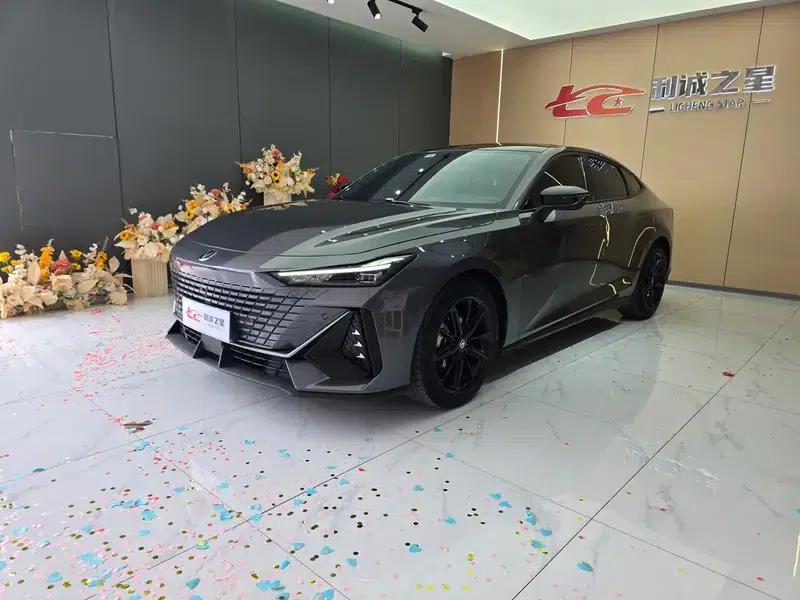 Changan UNI-V 2022 1.5T Smart Navigation Edition — миниатюра 1