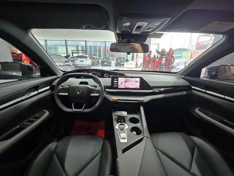 Changan UNI-V 2022 1.5T Smart Navigation Edition — миниатюра 12