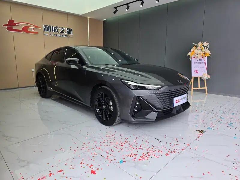 Changan UNI-V 2022 1.5T Smart Navigation Edition — миниатюра 3