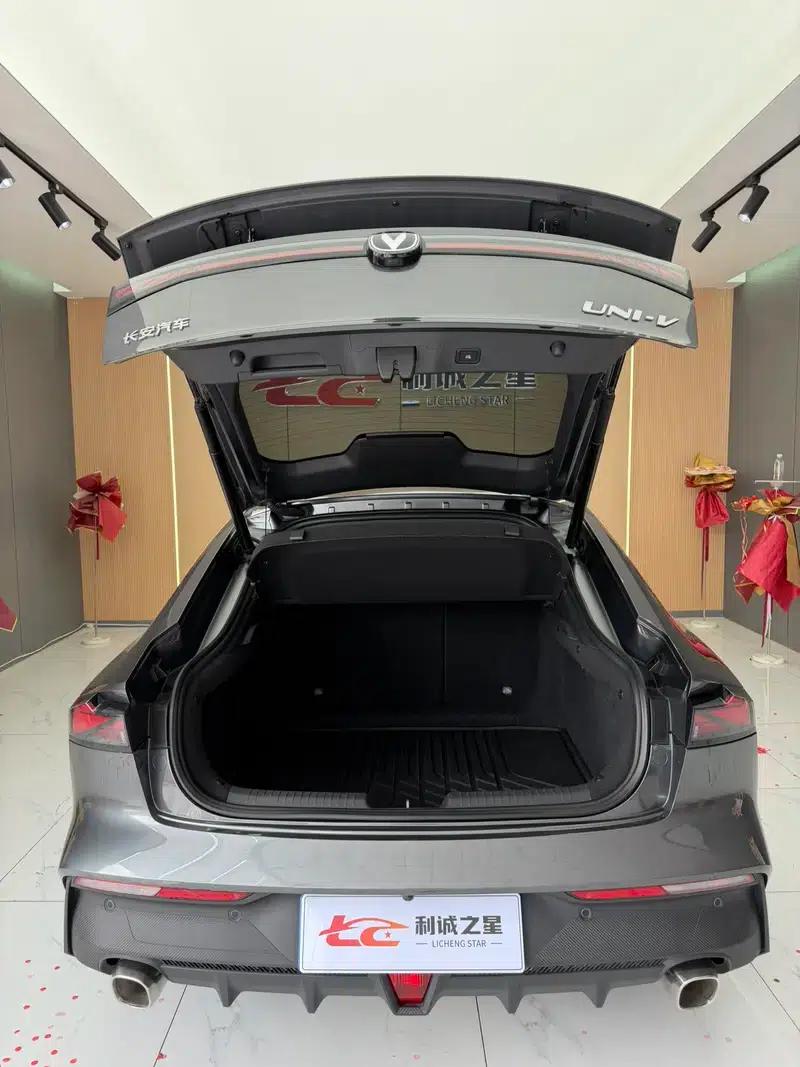 Changan UNI-V 2022 1.5T Smart Navigation Edition — миниатюра 10