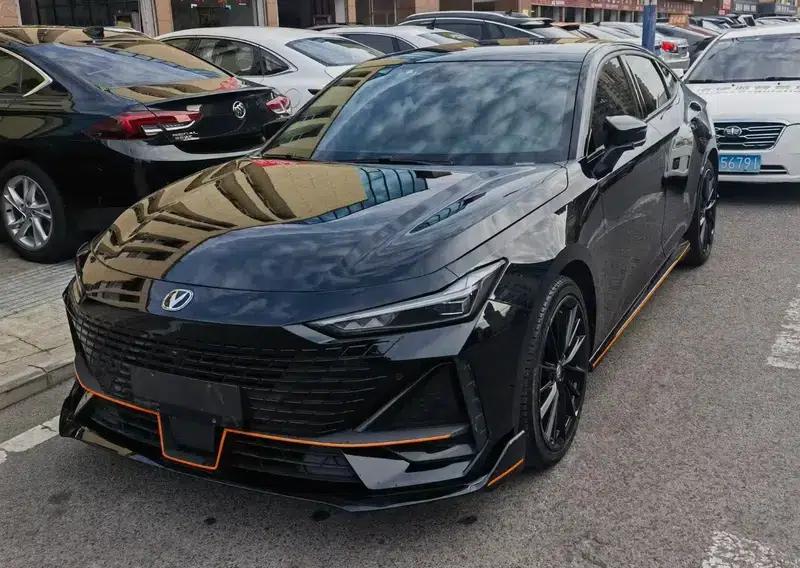 Changan UNI-V 2023 1.5T Premium Edition — миниатюра 1