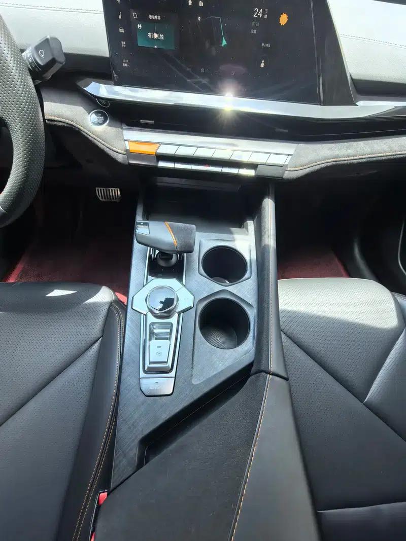 Changan UNI-V 2023 1.5T Premium Edition — миниатюра 10
