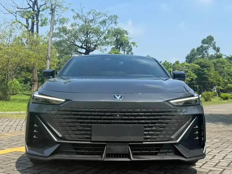 Changan UNI-V 2022 1.5T Smart Navigation Edition — миниатюра 2