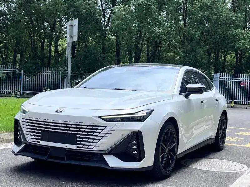 Changan UNI-V 2022 1.5T Premium Edition — миниатюра 1