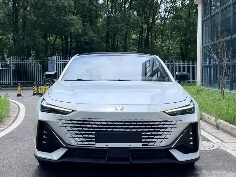 Changan UNI-V 2022 1.5T Premium Edition — миниатюра 2