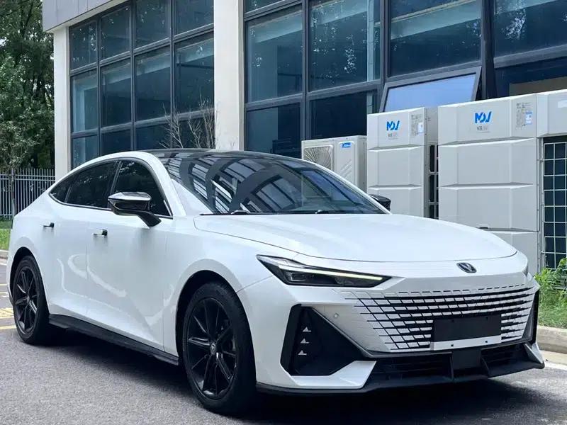 Changan UNI-V 2022 1.5T Premium Edition — миниатюра 3