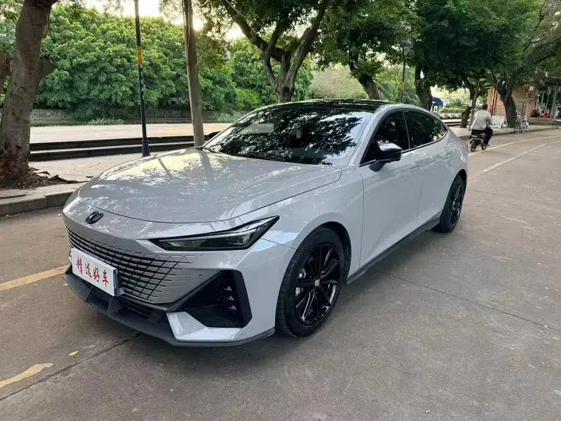 Changan UNI-V 2022 1.5T Premium Edition — миниатюра 1