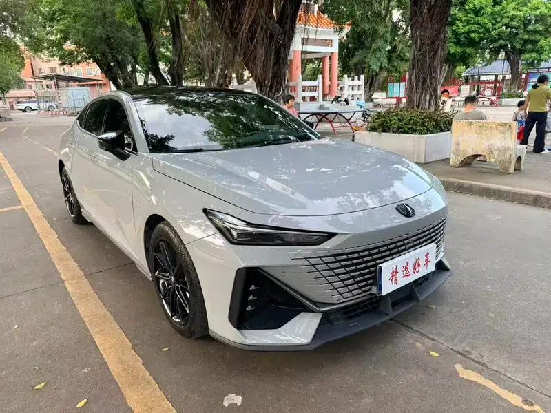 Changan UNI-V 2022 1.5T Premium Edition — миниатюра 3