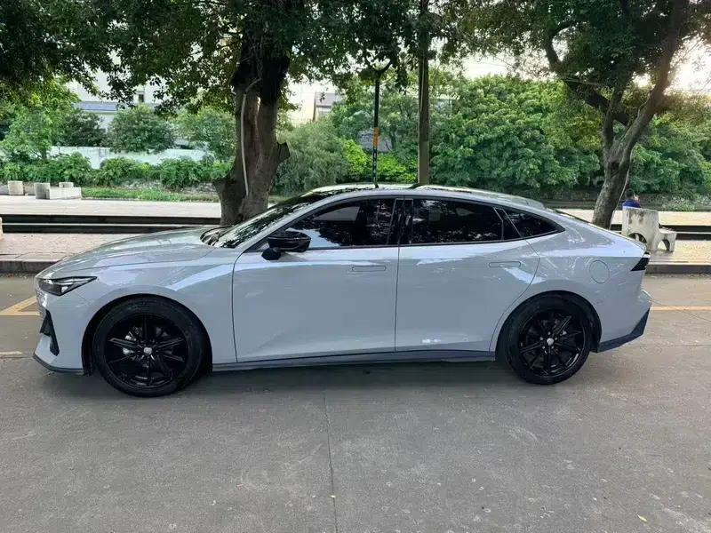 Changan UNI-V 2022 1.5T Premium Edition — миниатюра 4