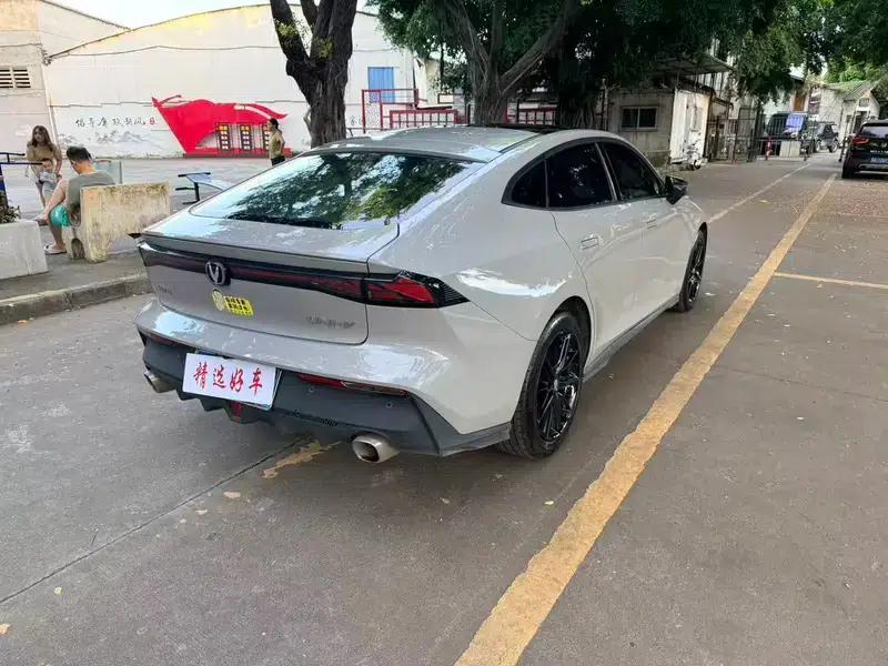 Changan UNI-V 2022 1.5T Premium Edition — миниатюра 6