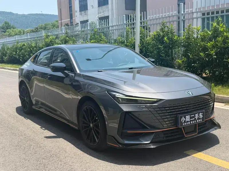 Changan UNI-V 2022 1.5T Sport Edition — миниатюра 3