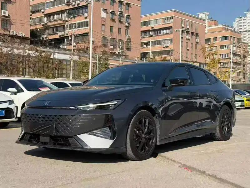 Changan UNI-V 2025 1.5T 500Bar Premium Edition — миниатюра 1