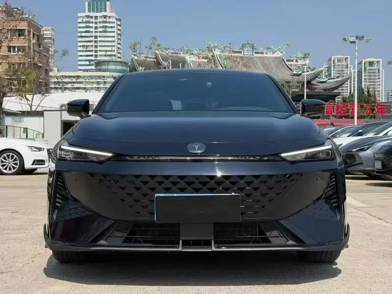 Changan UNI-V 2025 1.5T 500Bar Premium Edition — миниатюра 2