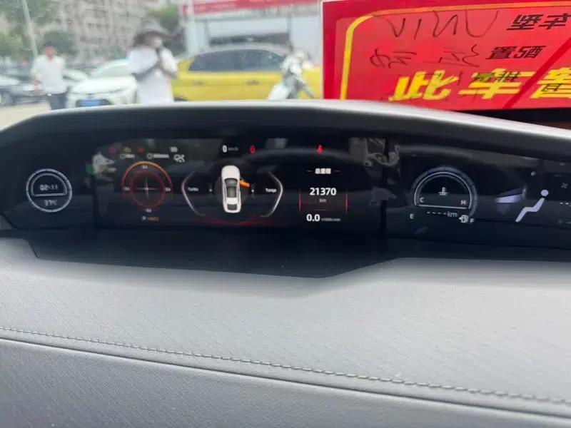 Changan UNI-V 2025 1.5T 500Bar Premium Edition — миниатюра 8