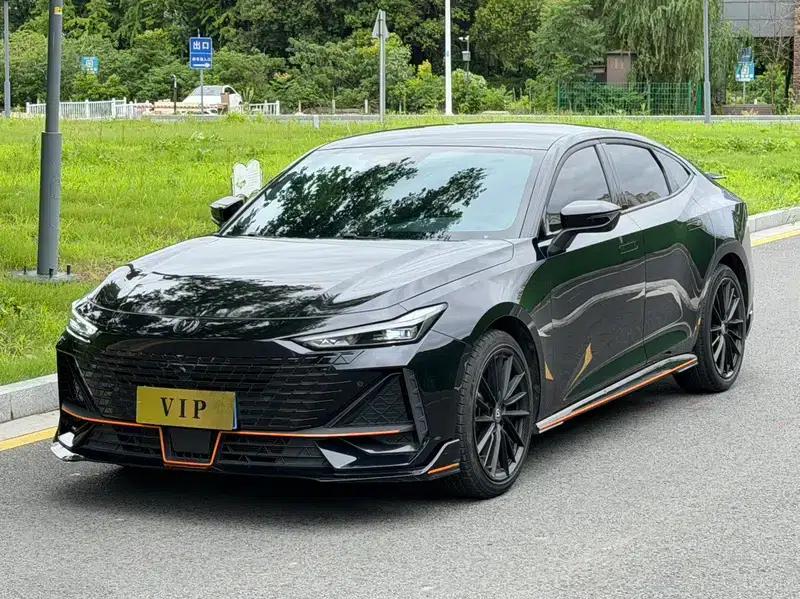 Changan UNI-V 2022 1.5T Sport Edition — миниатюра 1