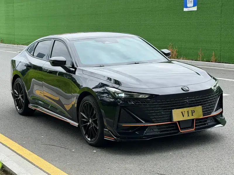 Changan UNI-V 2022 1.5T Sport Edition — миниатюра 3