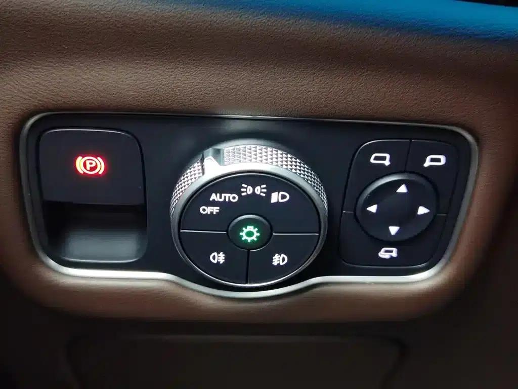 Starlight Moon 2023 400T 2WD Star Edition 7-Seater — миниатюра 21