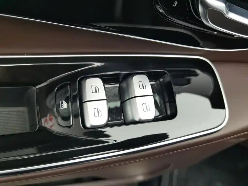 Starlight Moon 2023 400T 2WD Star Edition 7-Seater — миниатюра 9