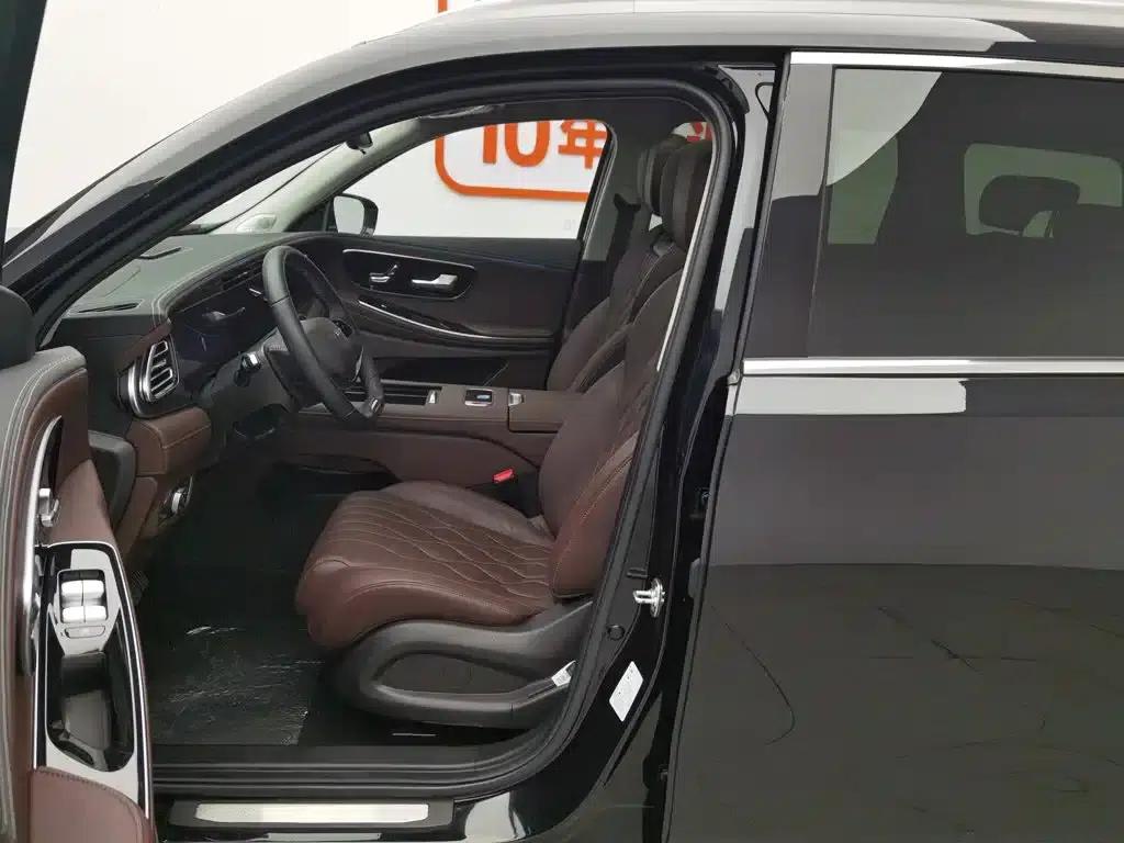 Starlight Moon 2023 400T 2WD Star Edition 7-Seater — миниатюра 10