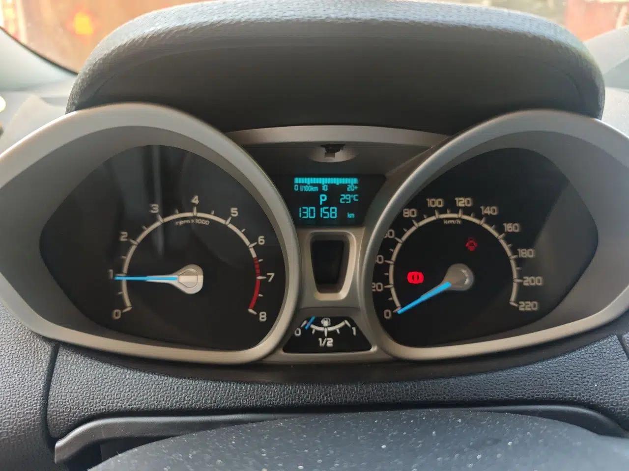 Ford EcoSport 2013 1.5L Automatic Prestige Model — миниатюра 11