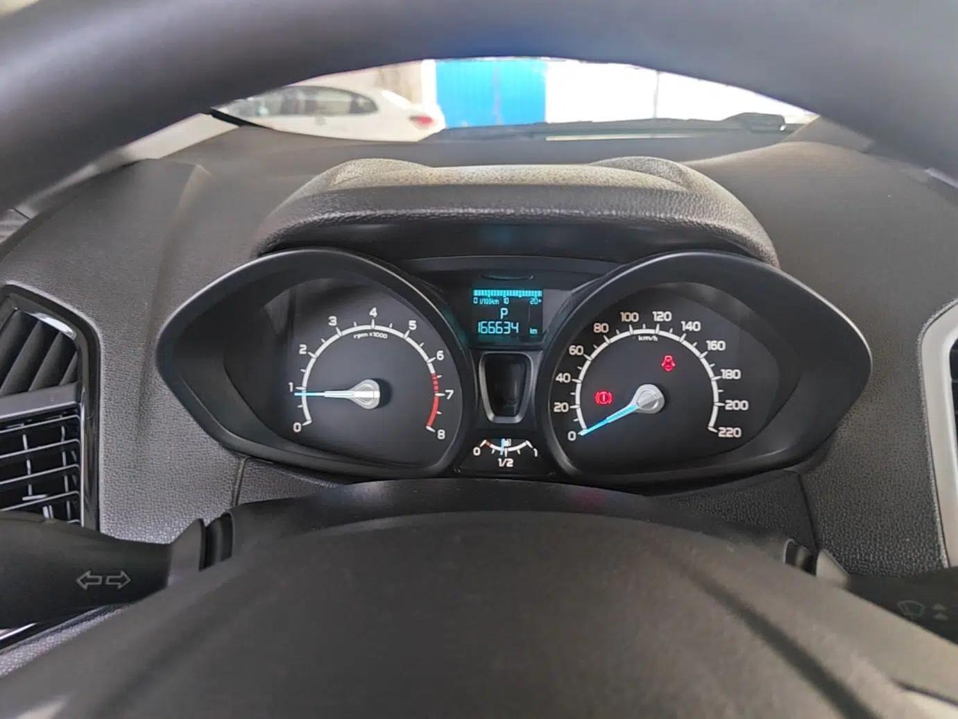 Ford EcoSport 2013 1.5L Automatic Fashion Model — миниатюра 14