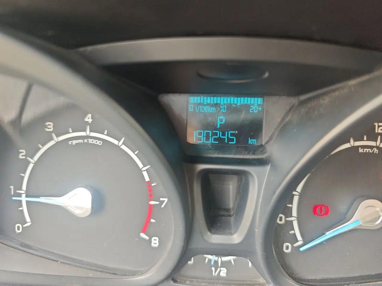 Ford EcoSport 2013 1.5L Automatic Fashion Model — миниатюра 12