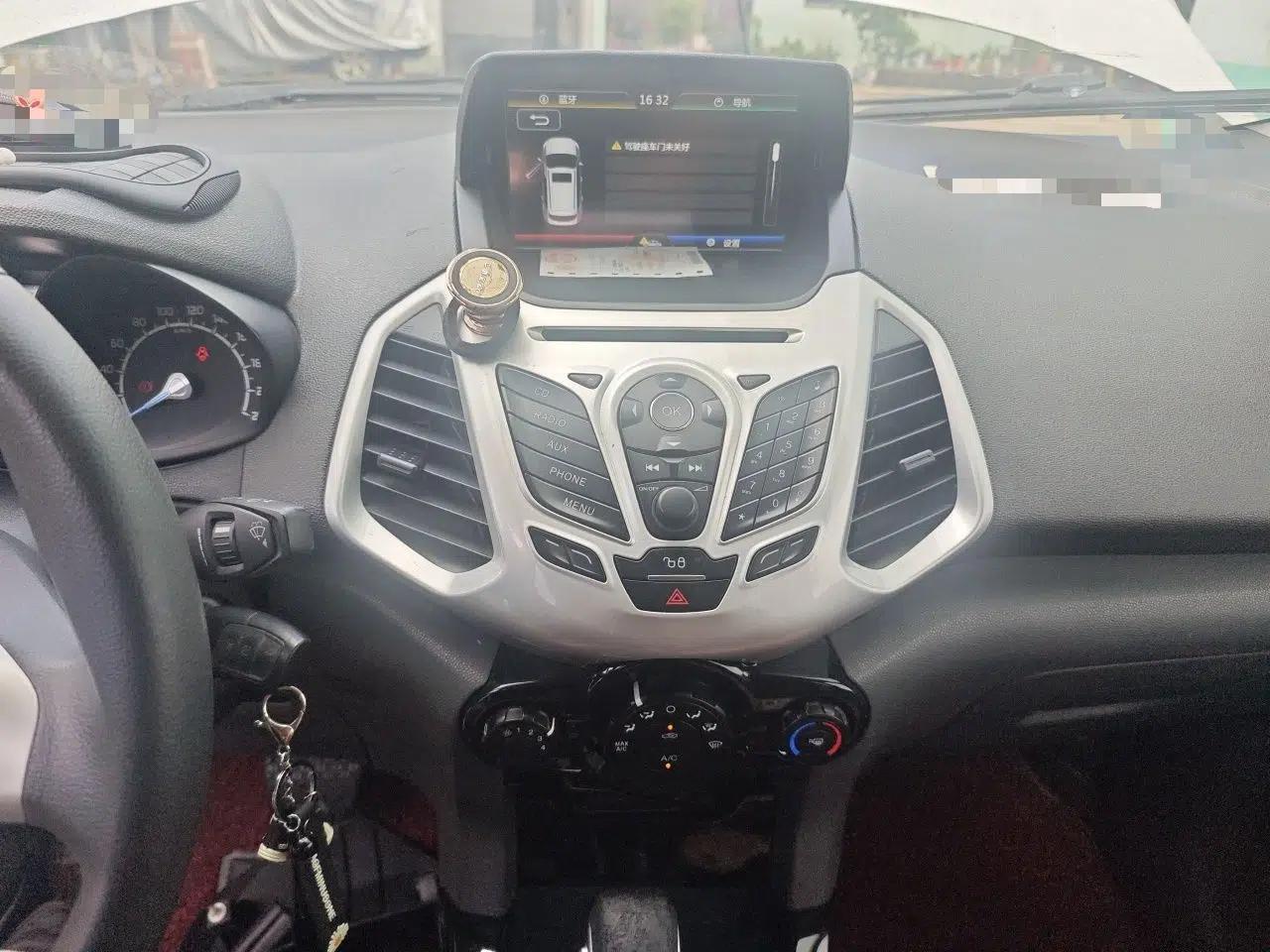 Ford EcoSport 2013 1.5L Automatic Fashion Model — миниатюра 13