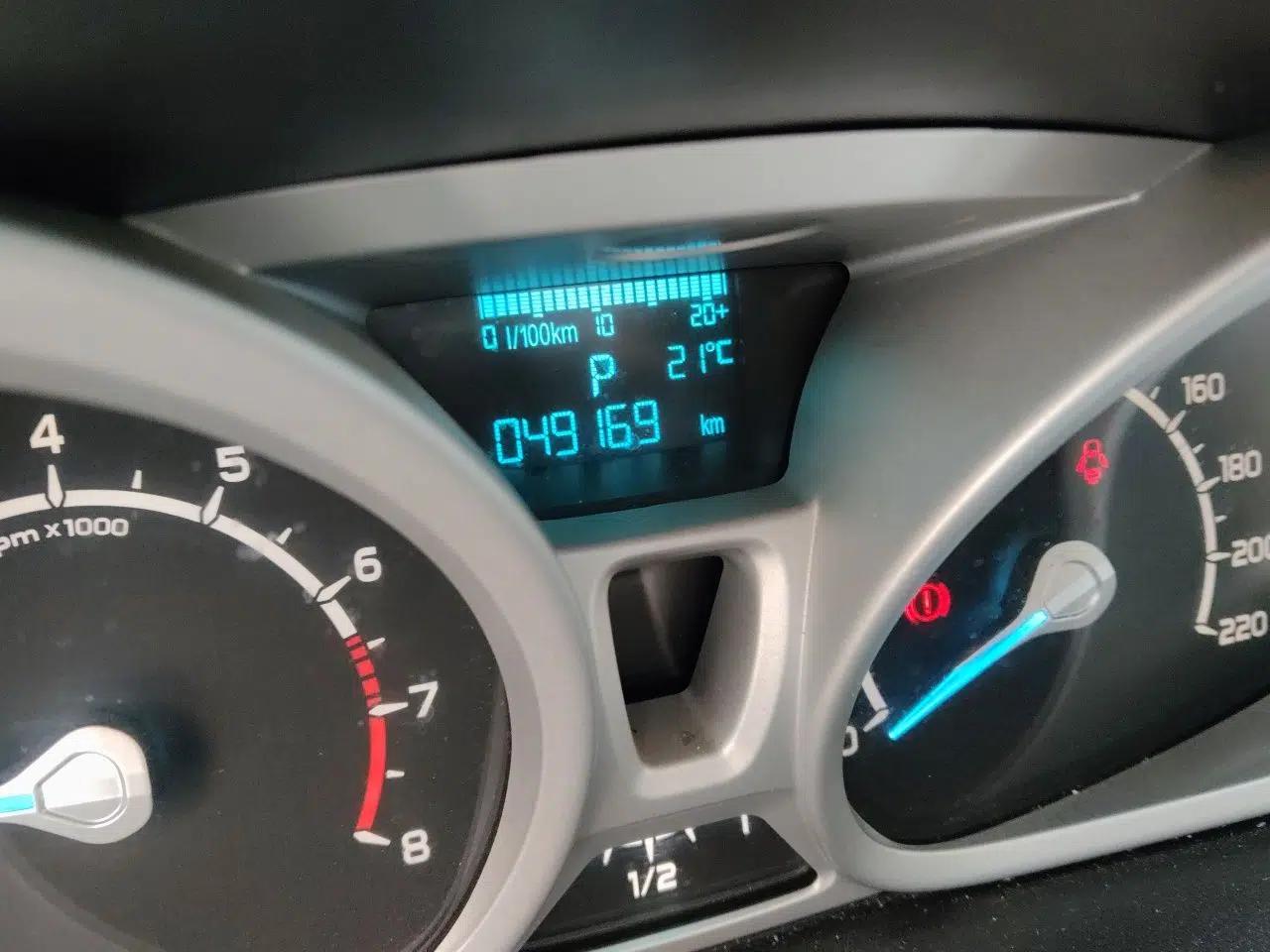 Ford EcoSport 2013 1.5L Automatic Prestige Model — миниатюра 12